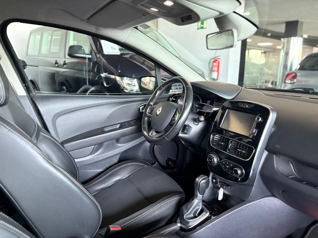 Renault Clio SW AUT.  - Foto 2