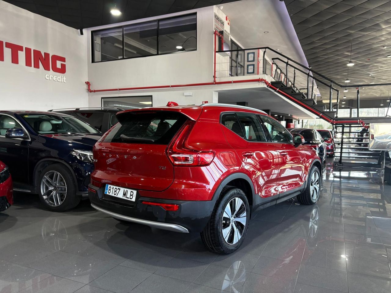 Volvo XC40 1.5 T2 Core Auto ROJO FUSION - Foto 2