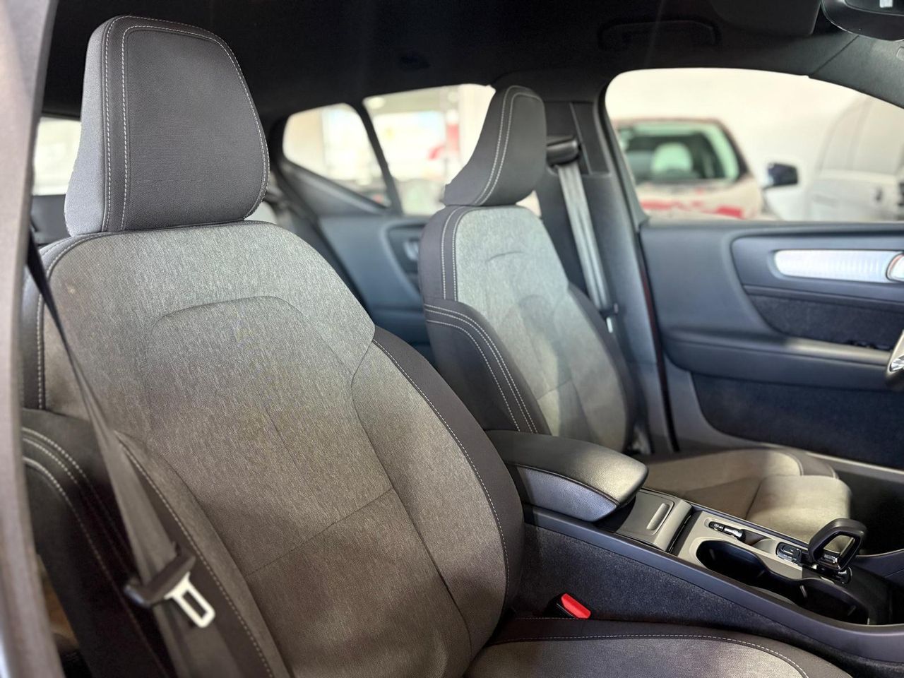 Volvo XC40 1.5 T2 Core Auto ROJO FUSION - Foto 2