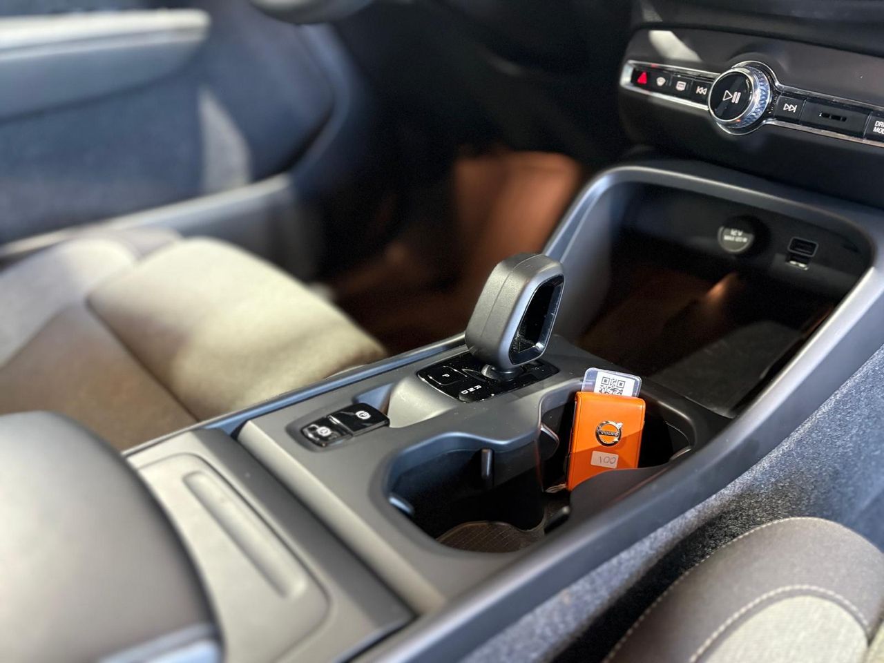 Volvo XC40 1.5 T2 Core Auto ROJO FUSION - Foto 2