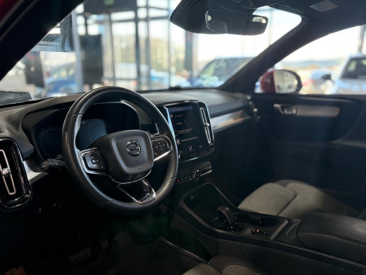 Volvo XC40 1.5 T2 Core Auto ROJO FUSION - Foto 2