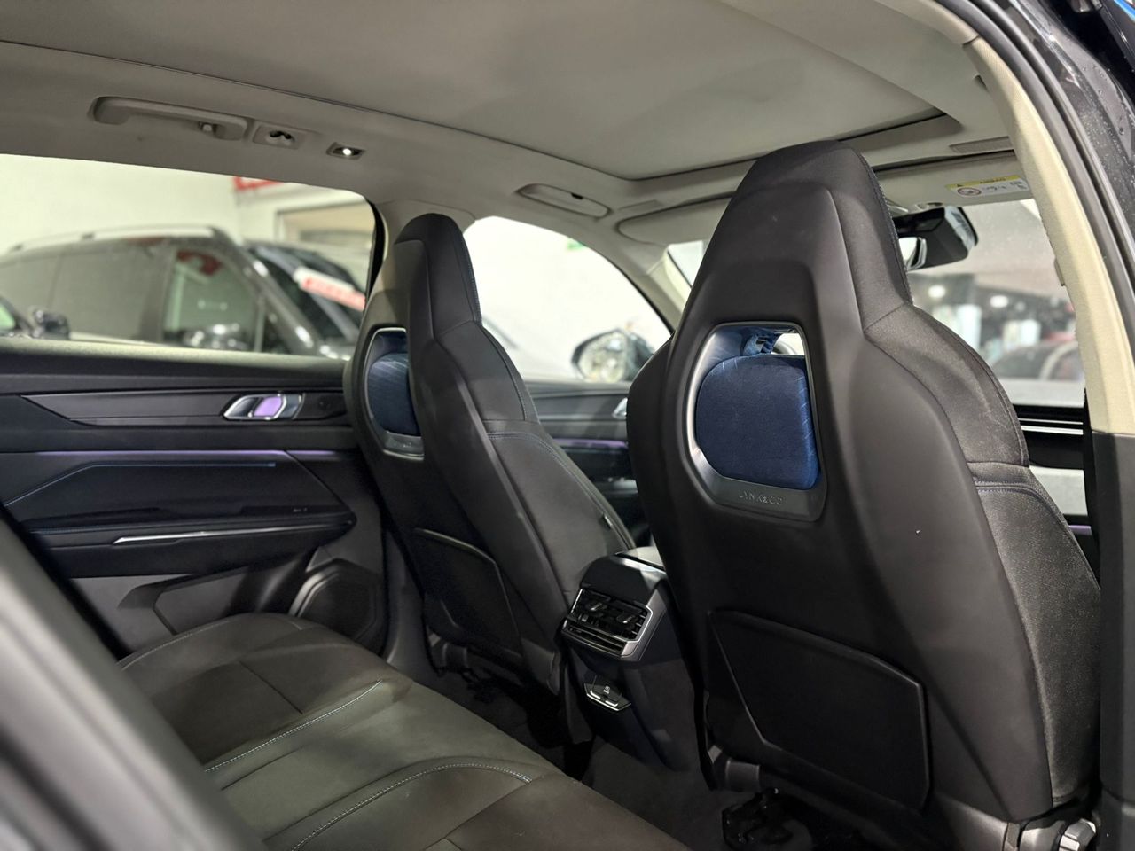 Lynk & Co 01 BASE	1.5 PHEV PINTURA METALIZADA NEGRA	TAPICERÍA NEGRA Y AZUL - Foto 2