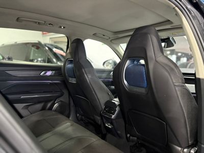 Lynk & Co 01 BASE	1.5 PHEV PINTURA METALIZADA NEGRA	TAPICERÍA NEGRA Y AZUL