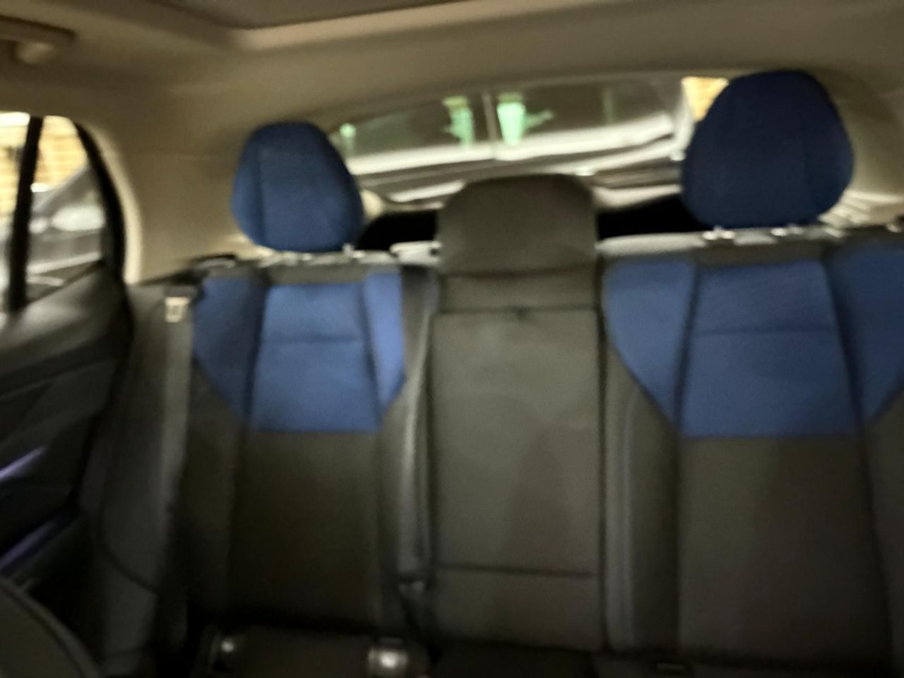 Lynk & Co 01 BASE	1.5 PHEV PINTURA METALIZADA NEGRA	TAPICERÍA NEGRA Y AZUL - Foto 2