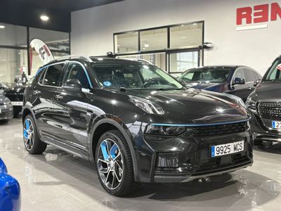 Lynk & Co 01 BASE	1.5 PHEV PINTURA METALIZADA NEGRA	TAPICERÍA NEGRA Y AZUL