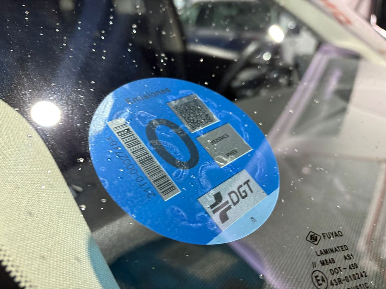 Lynk & Co 01 BASE	1.5 PHEV PINTURA METALIZADA NEGRA	TAPICERÍA NEGRA Y AZUL - Foto 2