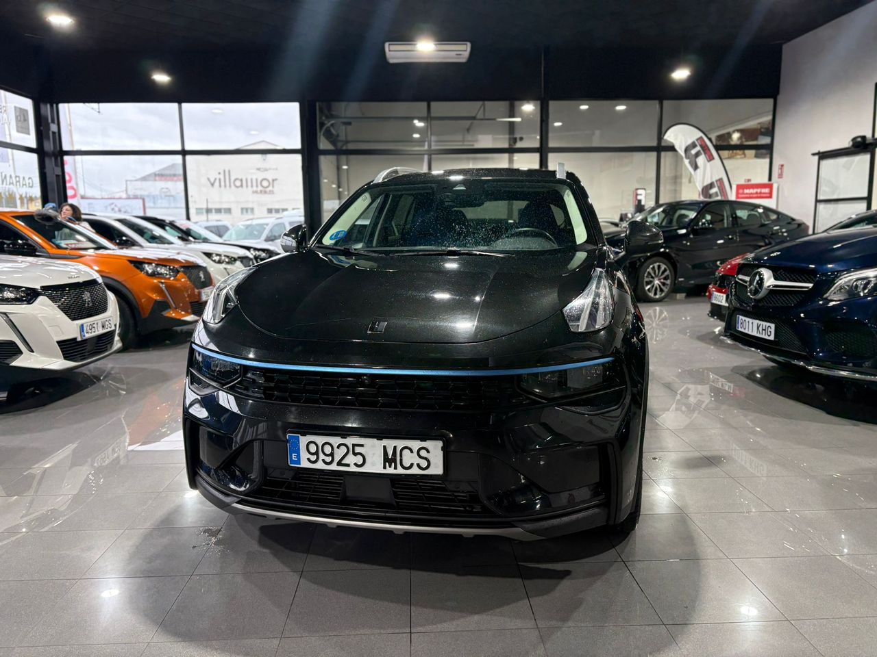 Lynk & Co 01 BASE	1.5 PHEV PINTURA METALIZADA NEGRA	TAPICERÍA NEGRA Y AZUL - Foto 2