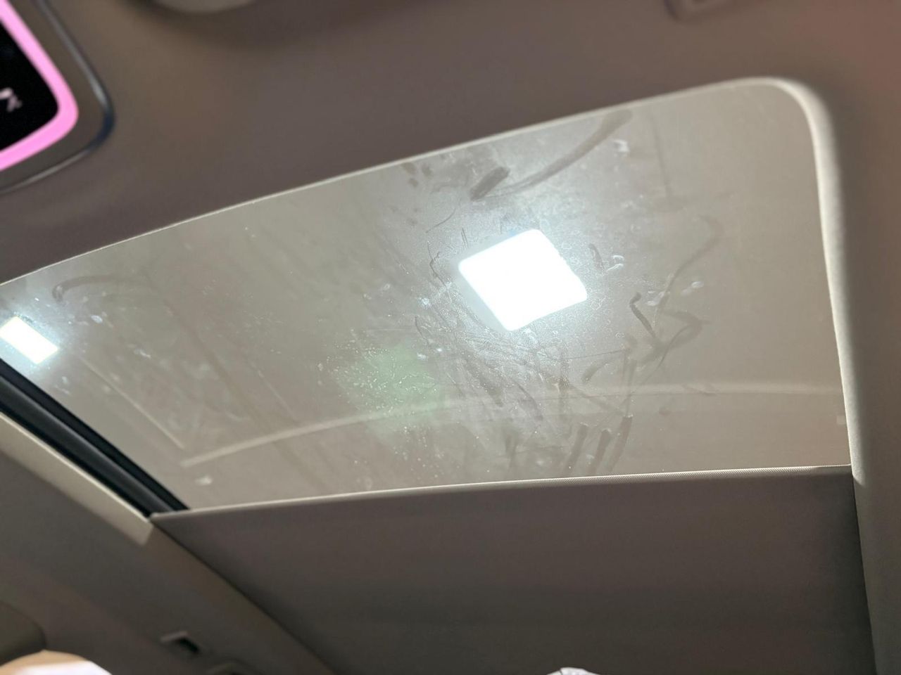 Lynk & Co 01 BASE	1.5 PHEV PINTURA METALIZADA NEGRA	TAPICERÍA NEGRA Y AZUL - Foto 2