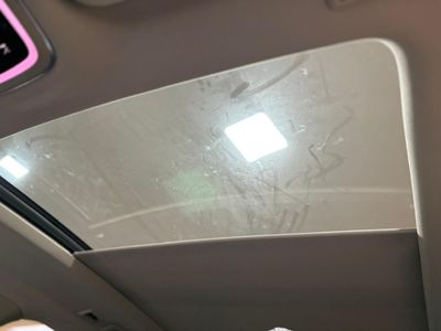 Lynk & Co 01 BASE	1.5 PHEV PINTURA METALIZADA NEGRA	TAPICERÍA NEGRA Y AZUL