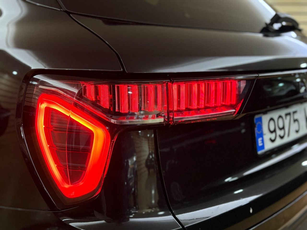 Lynk & Co 01 BASE	1.5 PHEV PINTURA METALIZADA NEGRA	TAPICERÍA NEGRA Y AZUL - Foto 2