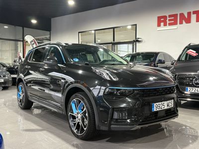 Lynk & Co 01 BASE	1.5 PHEV PINTURA METALIZADA NEGRA	TAPICERÍA NEGRA Y AZUL