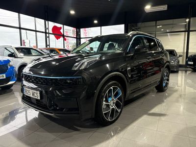 Lynk & Co 01 BASE	1.5 PHEV PINTURA METALIZADA NEGRA	TAPICERÍA NEGRA Y AZUL