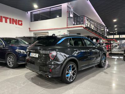 Lynk & Co 01 BASE	1.5 PHEV PINTURA METALIZADA NEGRA	TAPICERÍA NEGRA Y AZUL