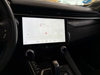 Lynk & Co 01 BASE	1.5 PHEV PINTURA METALIZADA NEGRA	TAPICERÍA NEGRA Y AZUL