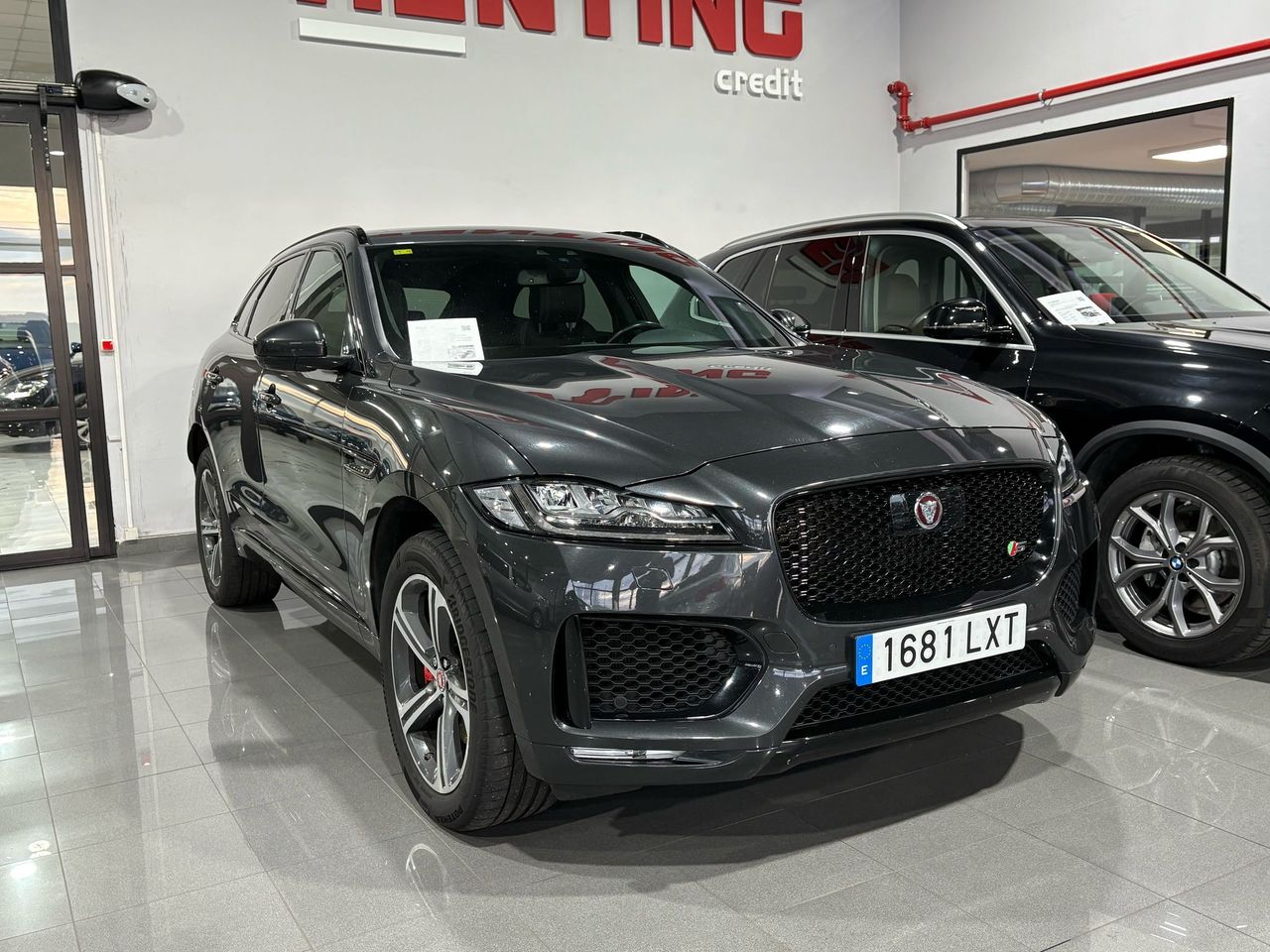 Jaguar F-Pace Jaguar F-Pace 3.0 D S 4WD Aut. 300Hp ... Pano LED-Xenon Navi Sport-Leather Camera KeylessGo Klima PDC  - Foto 2