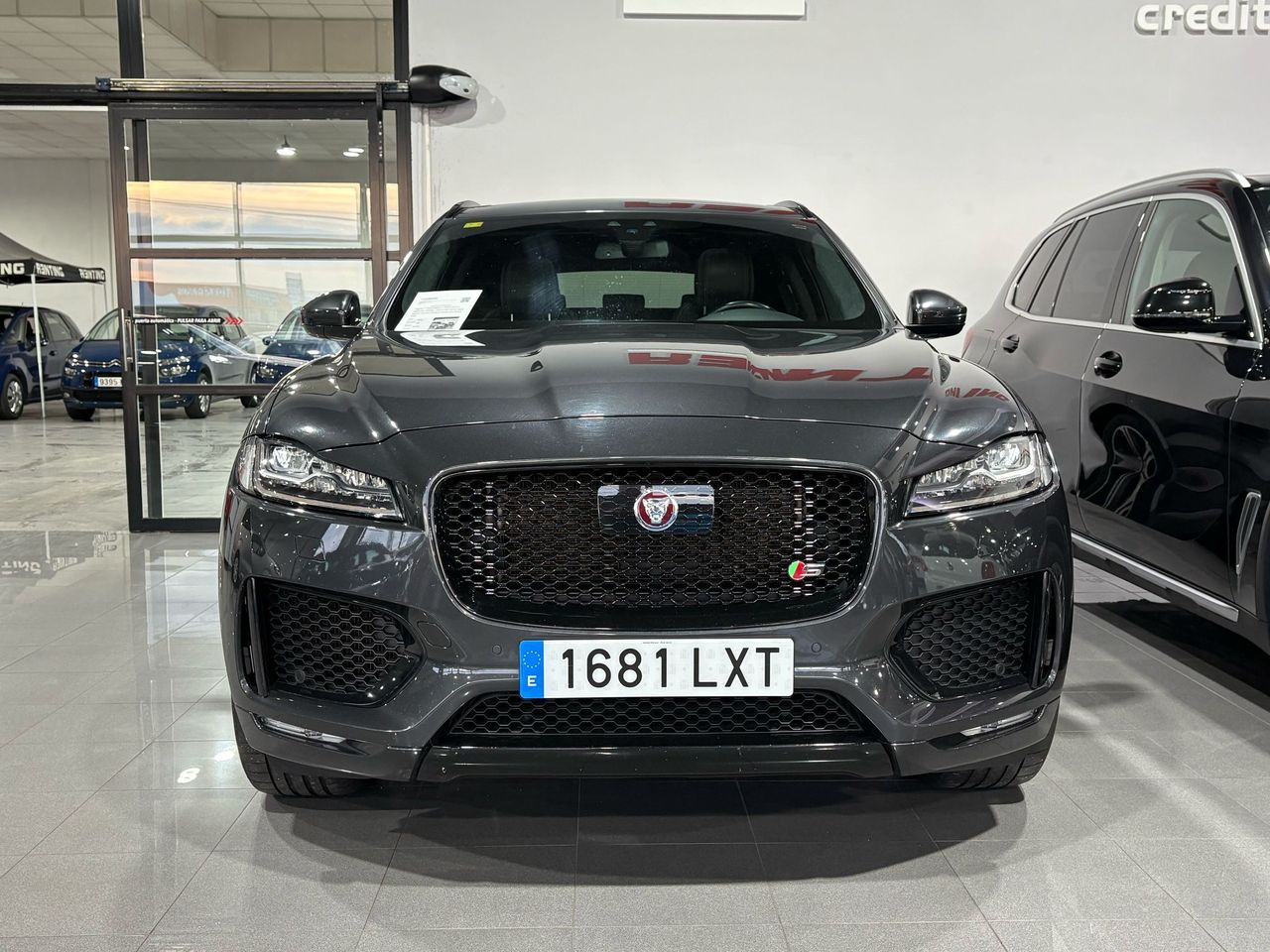 Jaguar F-Pace Jaguar F-Pace 3.0 D S 4WD Aut. 300Hp ... Pano LED-Xenon Navi Sport-Leather Camera KeylessGo Klima PDC  - Foto 2
