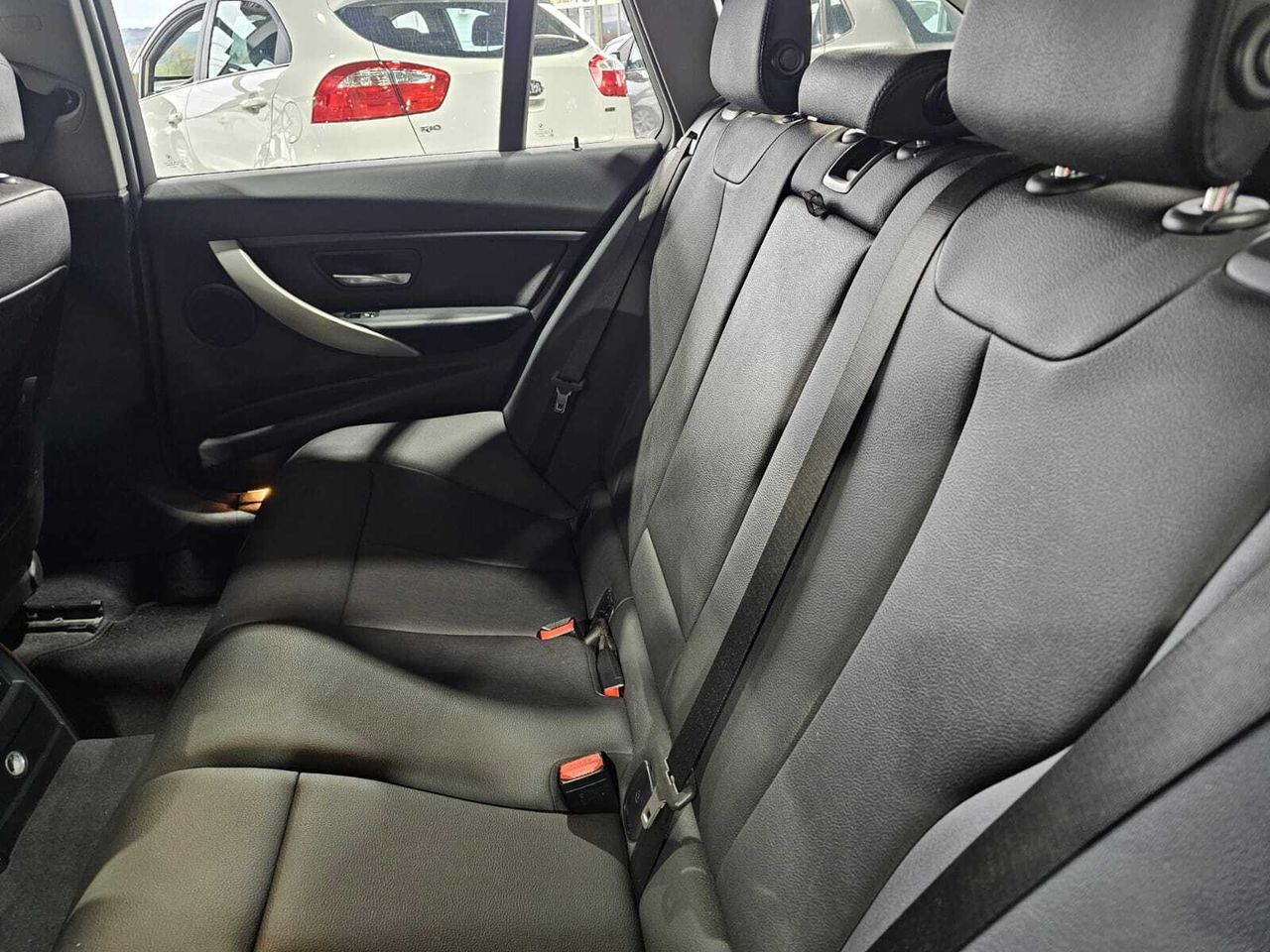 BMW Serie 3 TOURING 318D  - Foto 2