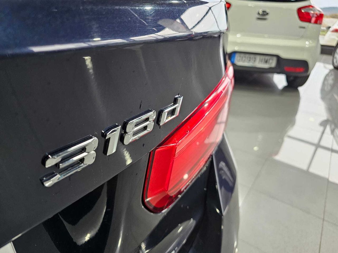 BMW Serie 3 TOURING 318D  - Foto 2