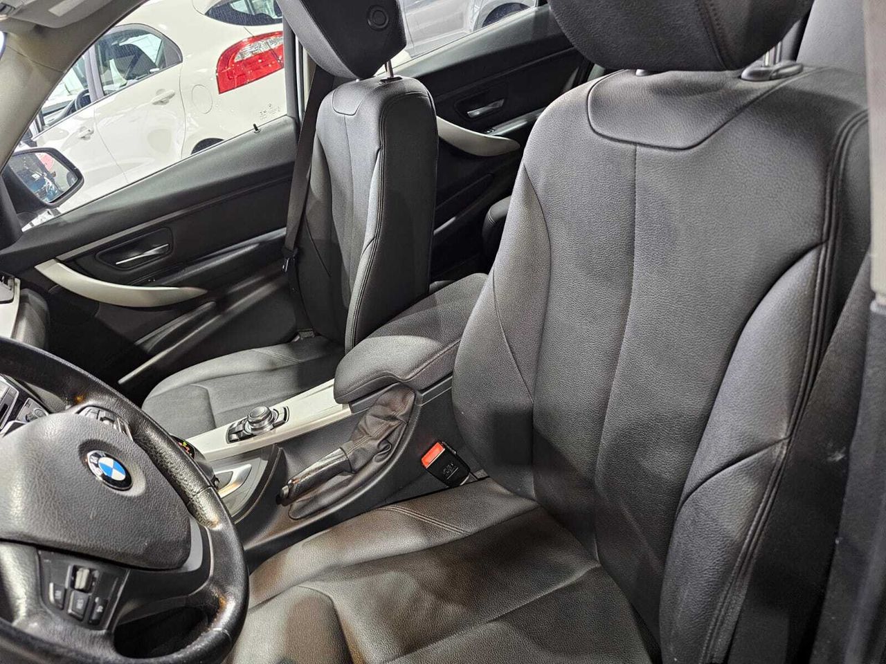 BMW Serie 3 TOURING 318D  - Foto 2