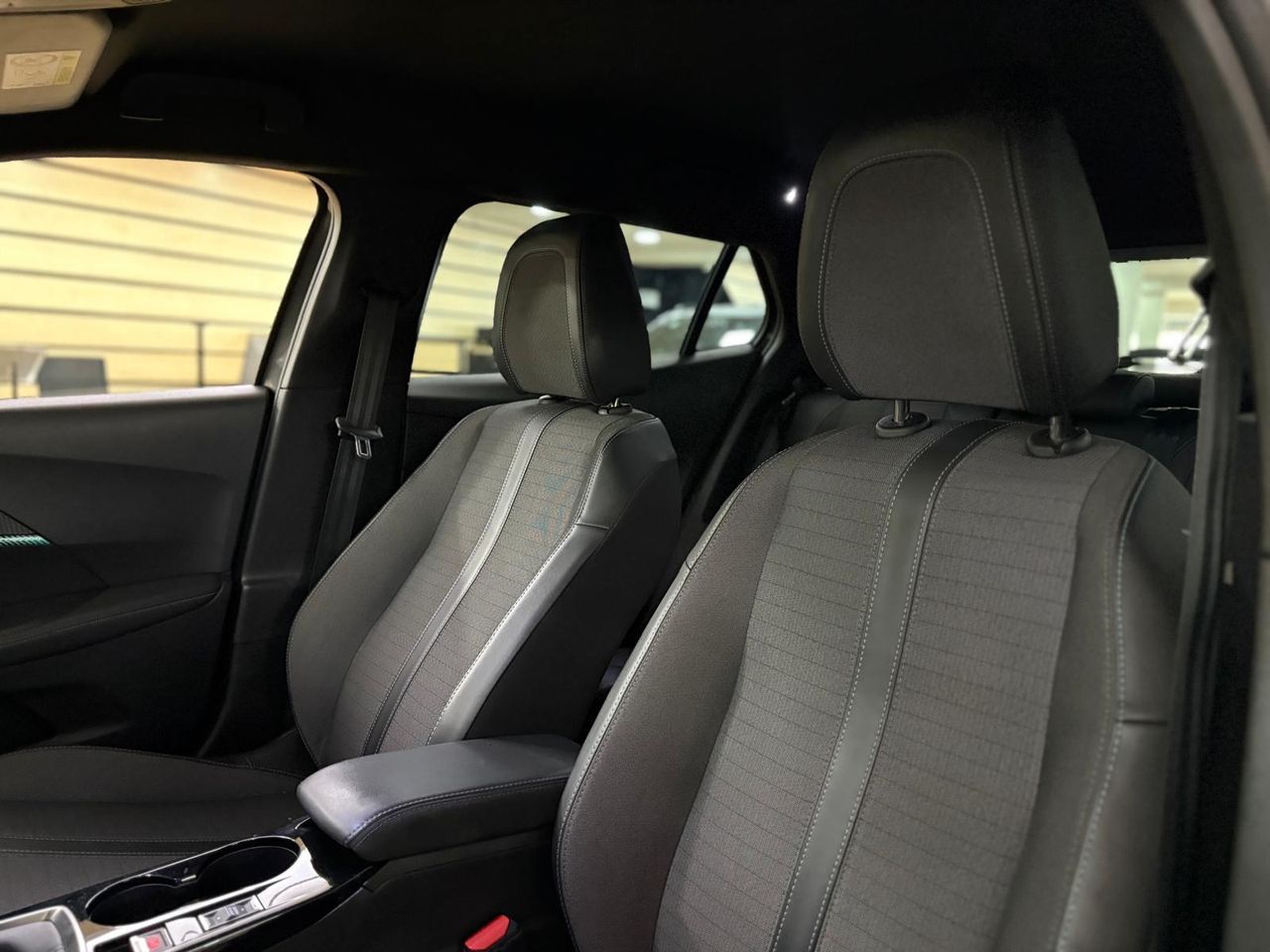 Peugeot 2008 Allure Puretech 100 S&S 6 Vel.  - Foto 2