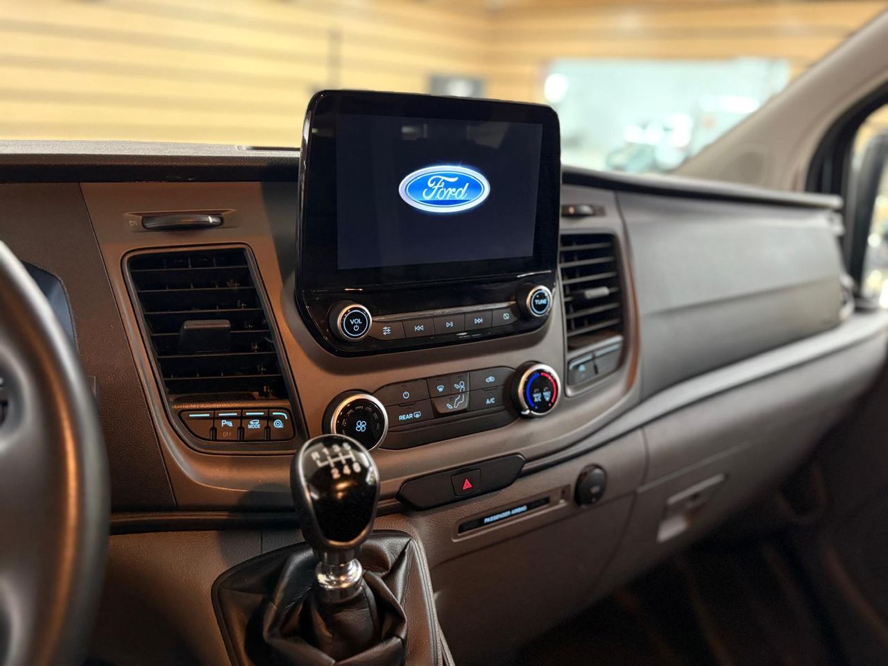 Ford Transit Custom KOMBI 2.0 TDCI 96KW 320 L1 TREND  - Foto 2