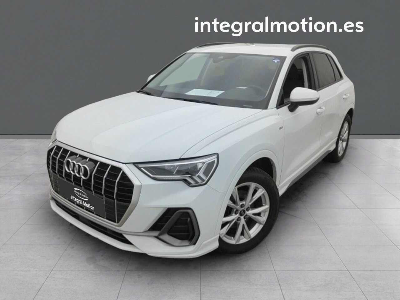 audi q3 2021 /