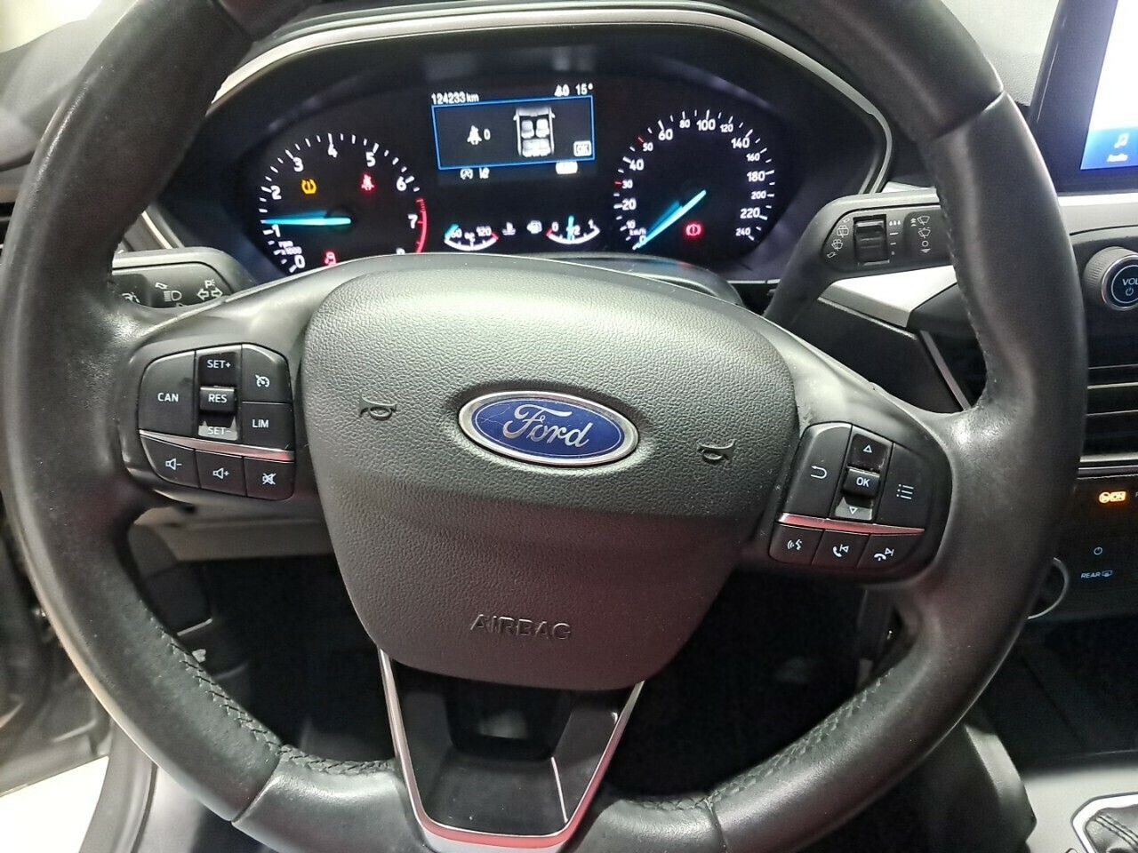 Ford Focus 1.0 Ecoboost 74kW Trend - foto 11