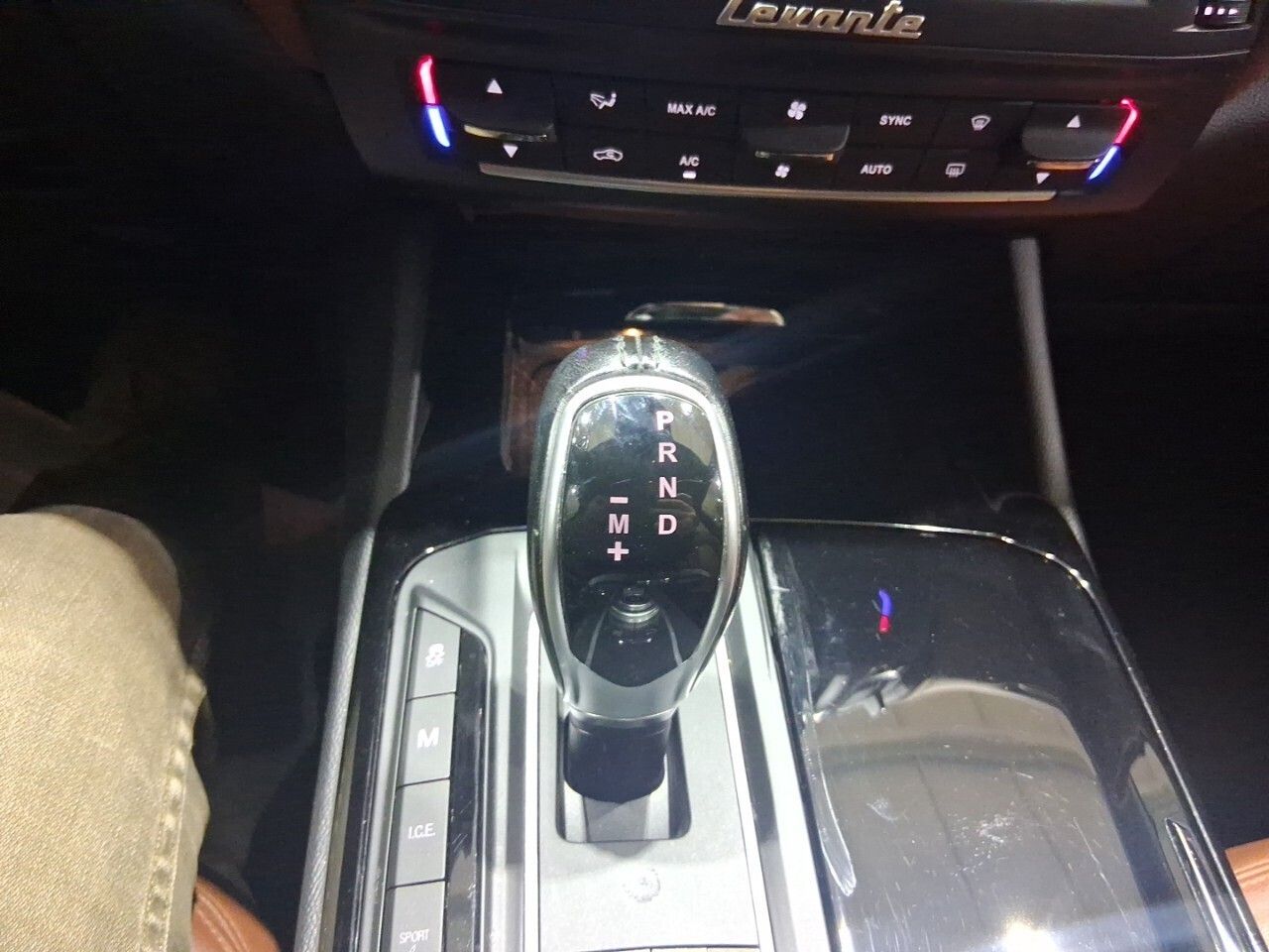 Maserati Levante V6 275 HP D AWD - foto 18