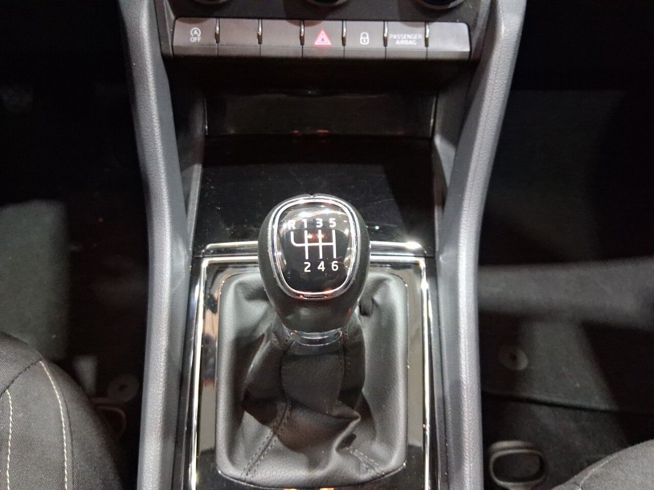 Skoda Karoq 1.6 TDI 85kW (115CV) Ambition - foto 18