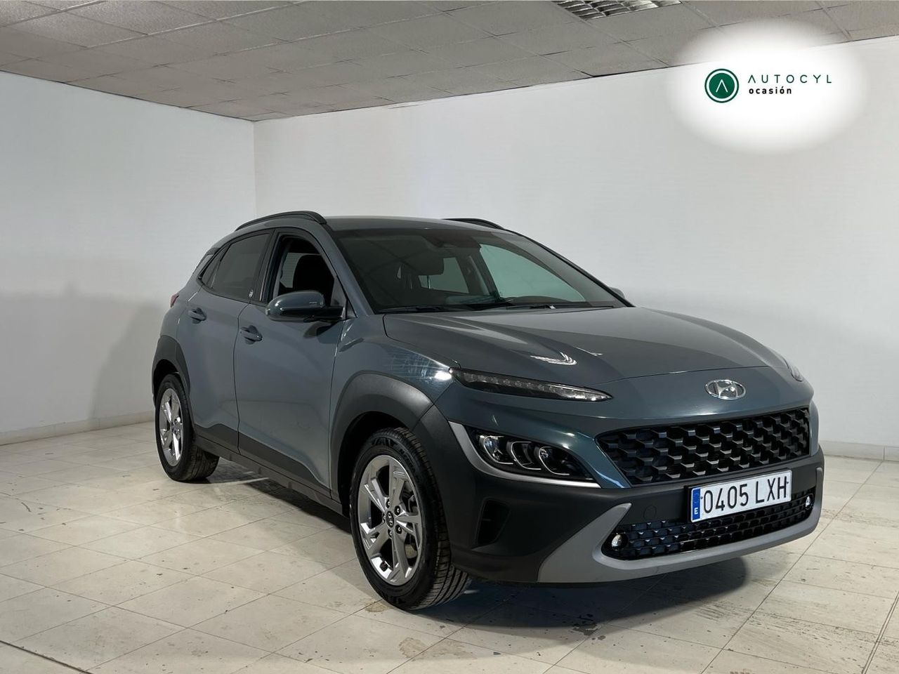 Hyundai i20 color rojo  de segunda mano - hyundai kona 2022 /