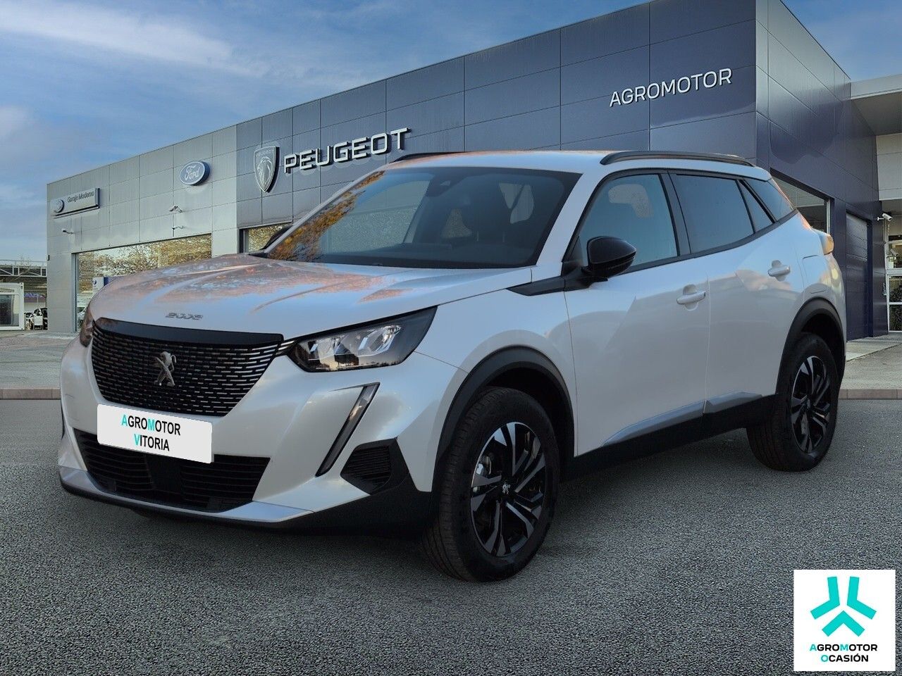 Peugeot 2008 Allure Pack PureTech 100 S&S 6 Vel. MAN (1PP1SYRL8KB0A0E0)
 Habillaje: Blanco Nacarado (tri-capa) ( 