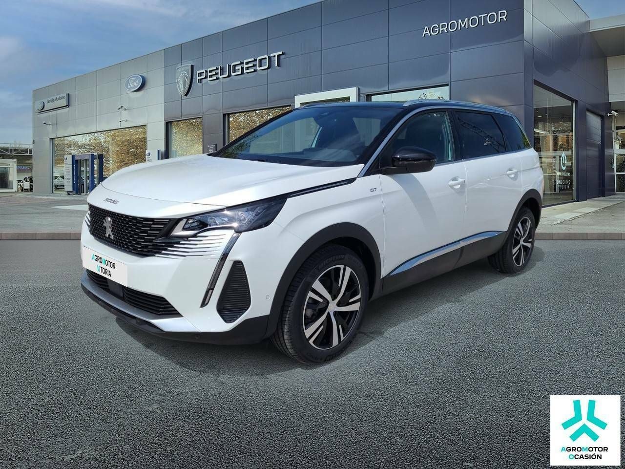 Peugeot 5008 blanco con 5 puertas  de segunda mano - peugeot 5008 2024 /