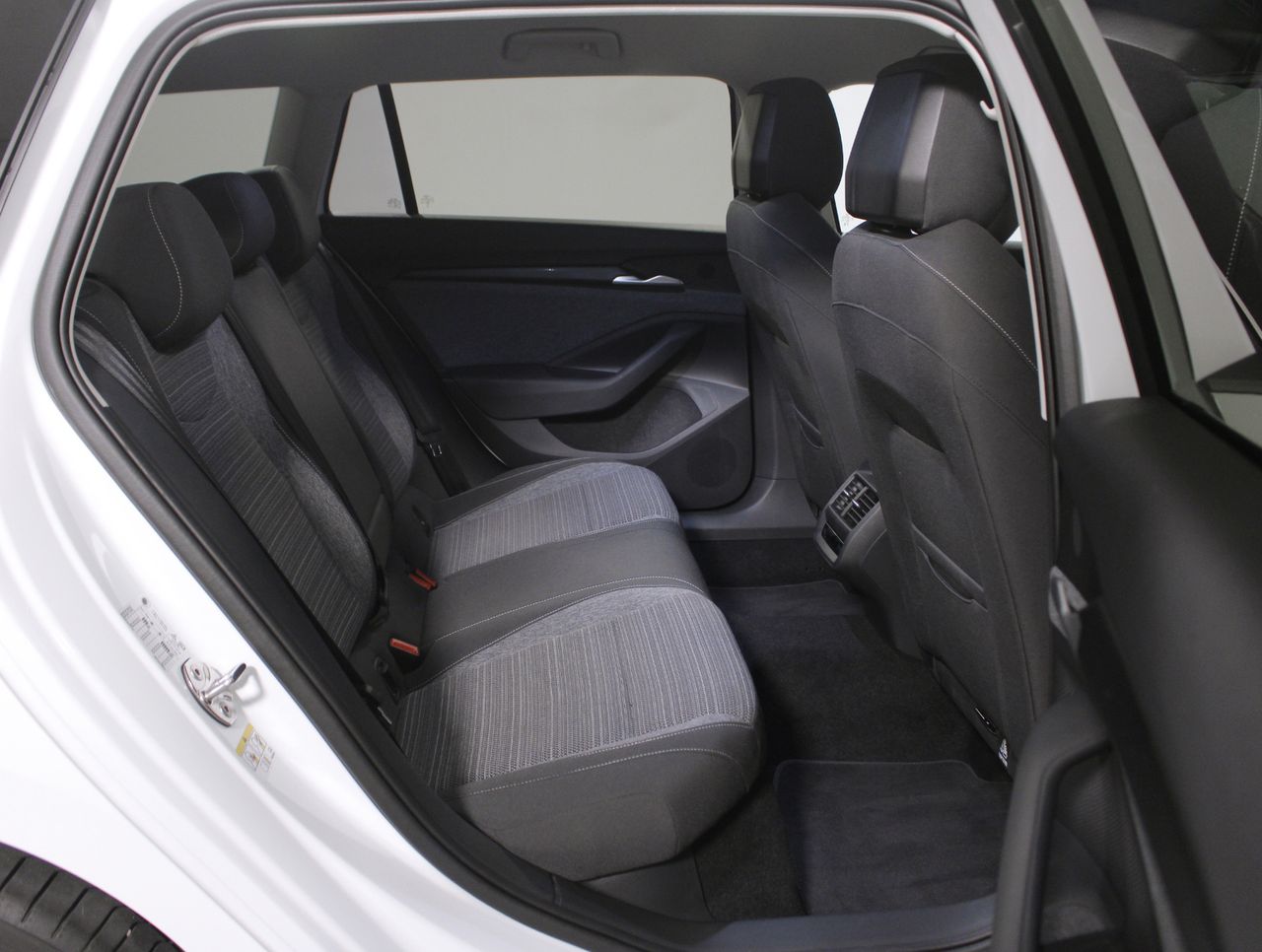 Skoda Superb COMBI SUPERB COMBI SELECTION 1,5 TSI M-HEV 110  - foto 6