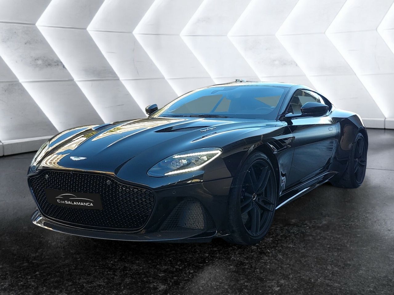 Servicio de recogida de muebles usados  de segunda mano - aston martin dbs 2022 /