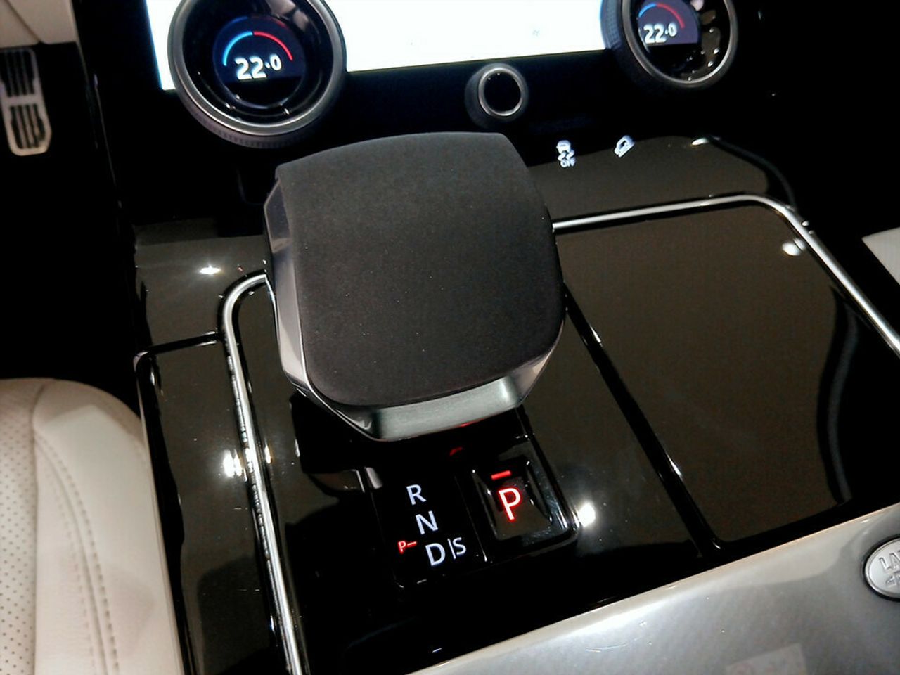 Land-Rover Range Rover Velar 2.0D I4 150kW R-Dynamic SE 4WD  - foto 23