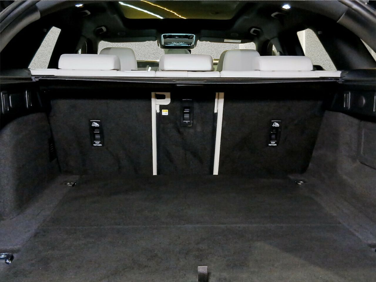 Land-Rover Range Rover Velar 2.0D I4 150kW R-Dynamic SE 4WD  - foto 22