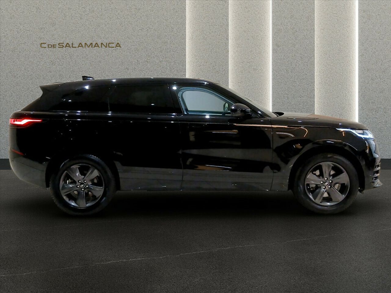 Land-Rover Range Rover Velar 2.0D I4 150kW R-Dynamic SE 4WD  - foto 4