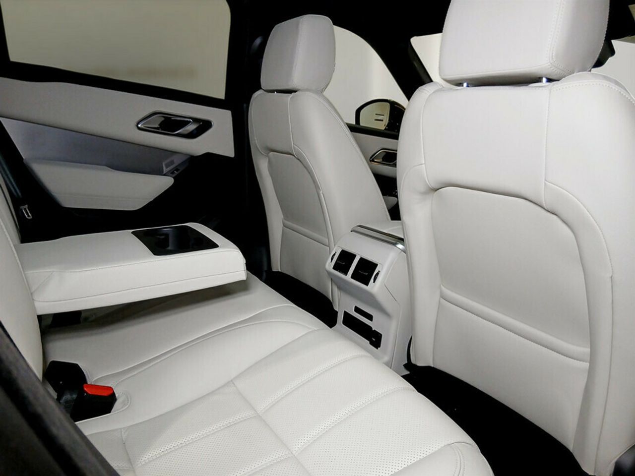 Land-Rover Range Rover Velar 2.0D I4 150kW R-Dynamic SE 4WD  - foto 18