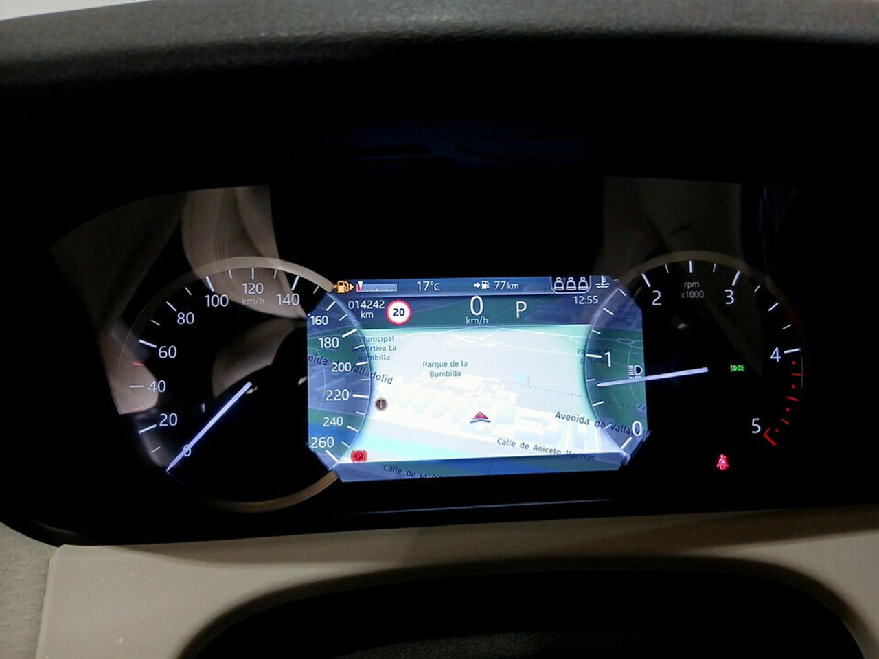 Land-Rover Range Rover Velar 2.0D I4 150kW R-Dynamic SE 4WD  - foto 13