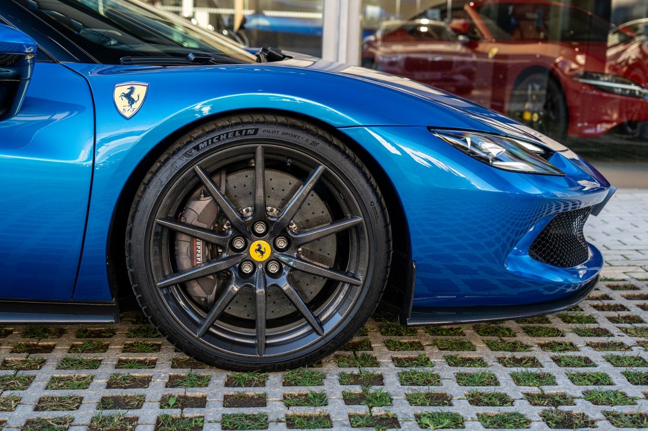 Ferrari 296 GTS - foto 11