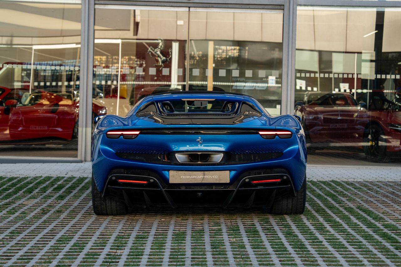 Ferrari 296 GTS - foto 8