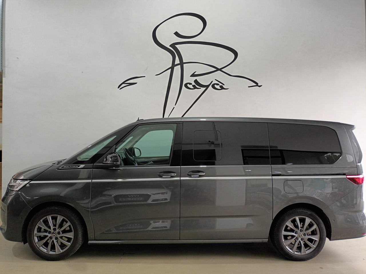 volkswagen multivan 2023 / foto grande (3)