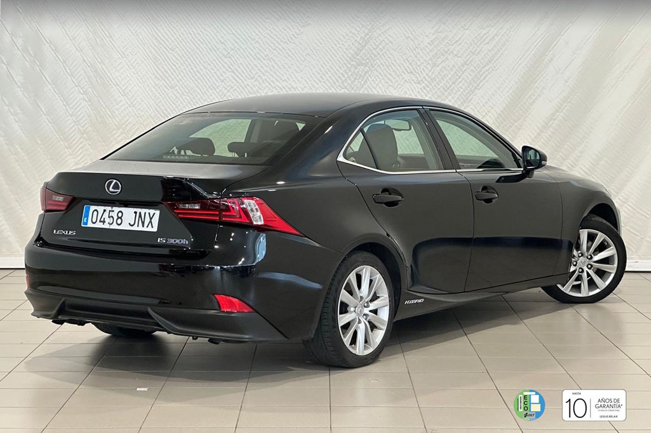 lexus is 2016 / foto grande (3)