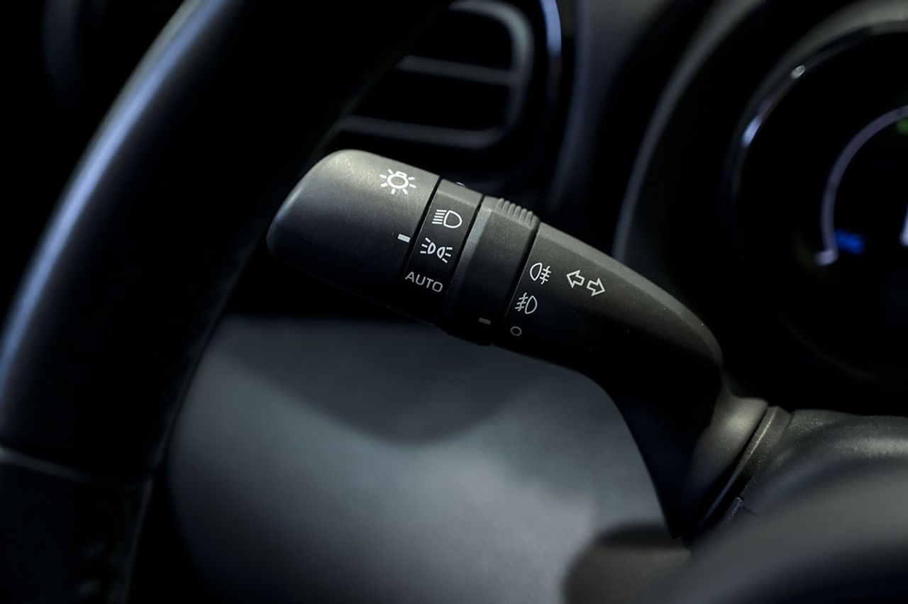 Toyota Yaris 1.5 120H Style P. Premier Edition - foto 25