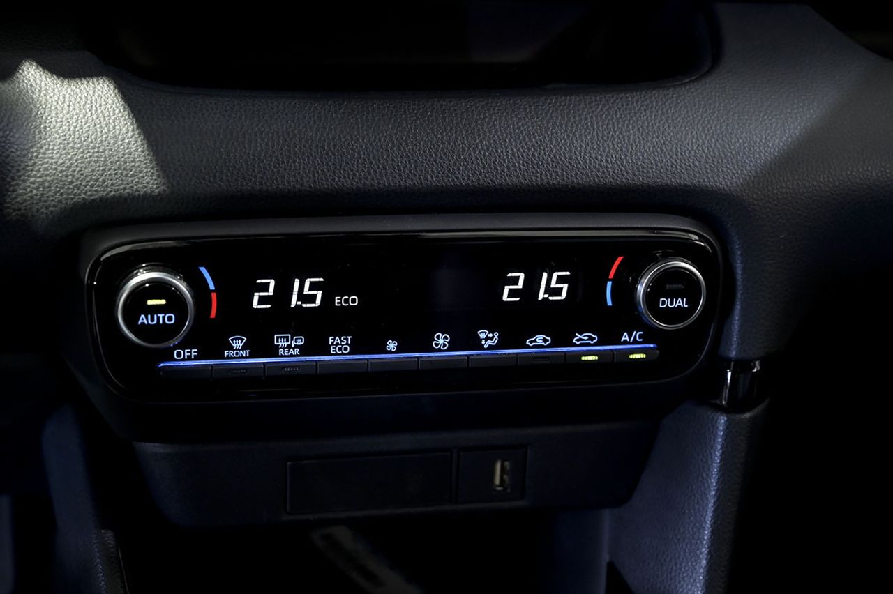 Toyota Yaris 1.5 120H Style P. Premier Edition - foto 31