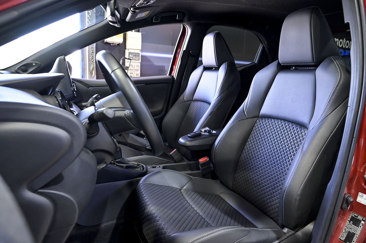 Toyota Yaris 1.5 120H Style P. Premier Edition - foto 24