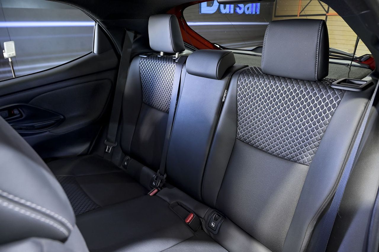 Toyota Yaris 1.5 120H Style P. Premier Edition - foto 17