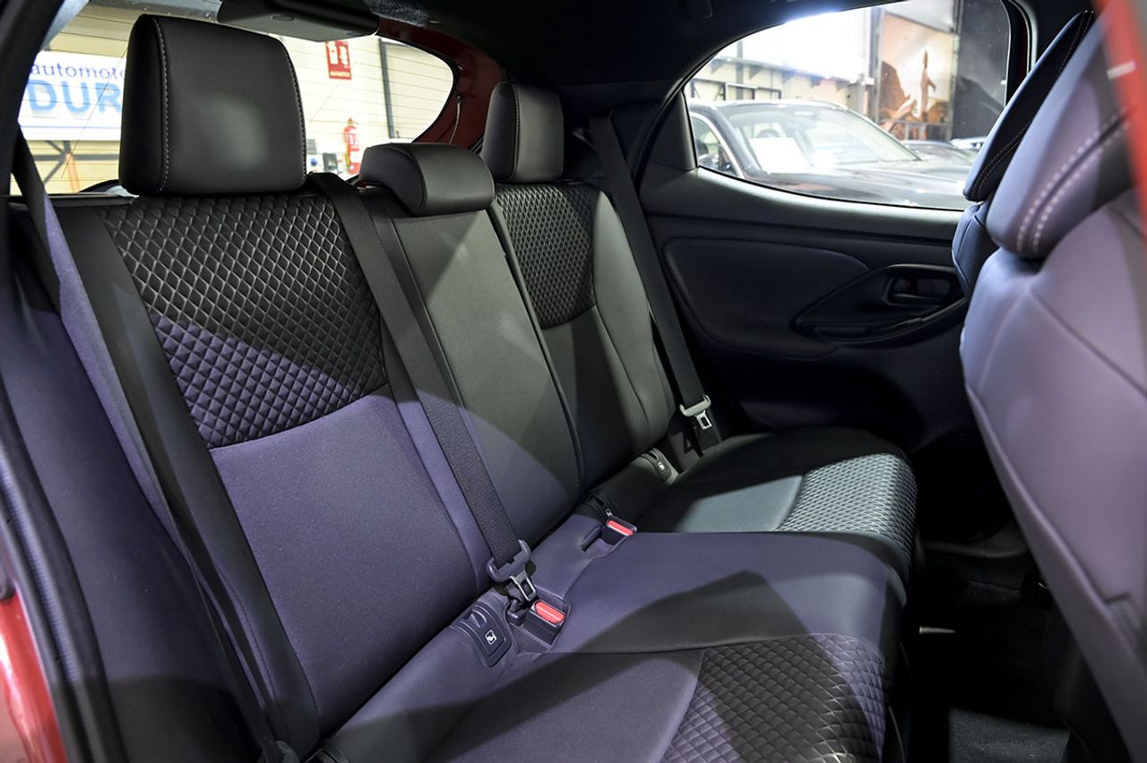 Toyota Yaris 1.5 120H Style P. Premier Edition - foto 18