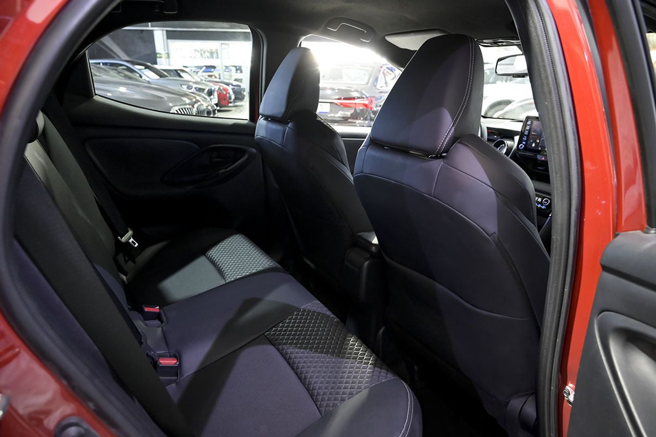 Toyota Yaris 1.5 120H Style P. Premier Edition - foto 15