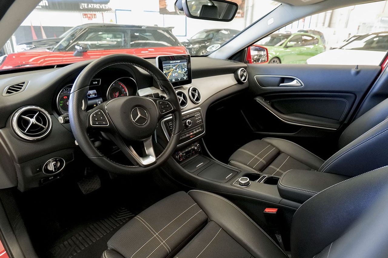 Mercedes GLA MERCEDES-BENZ  GLA 200 d Urban - foto 4